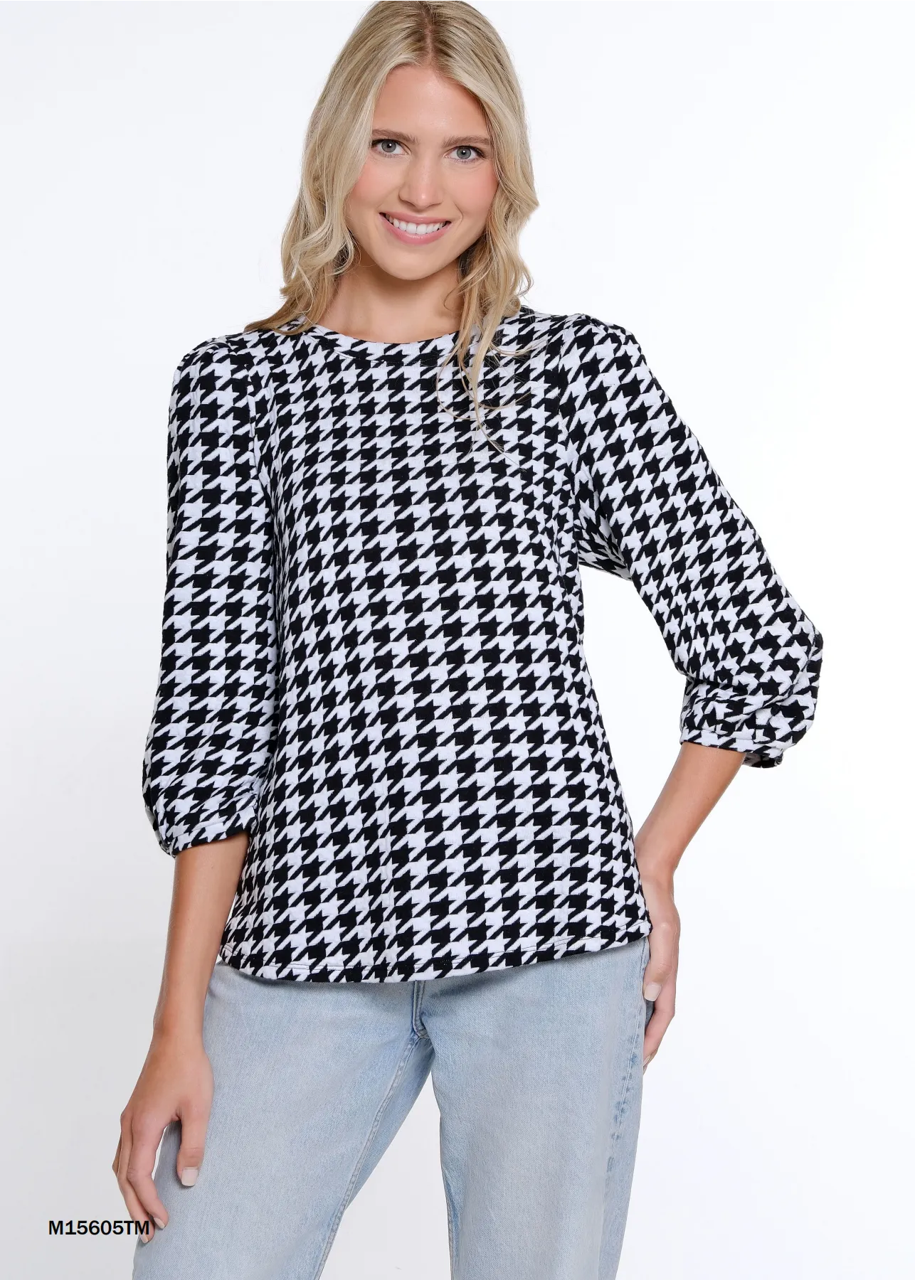 Black & White Scoop Neck Top by Multiples