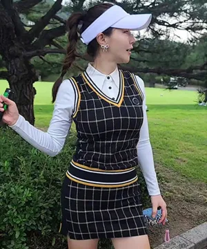 CHUCUCHU Pole Check V-Neck Vest - Mustard