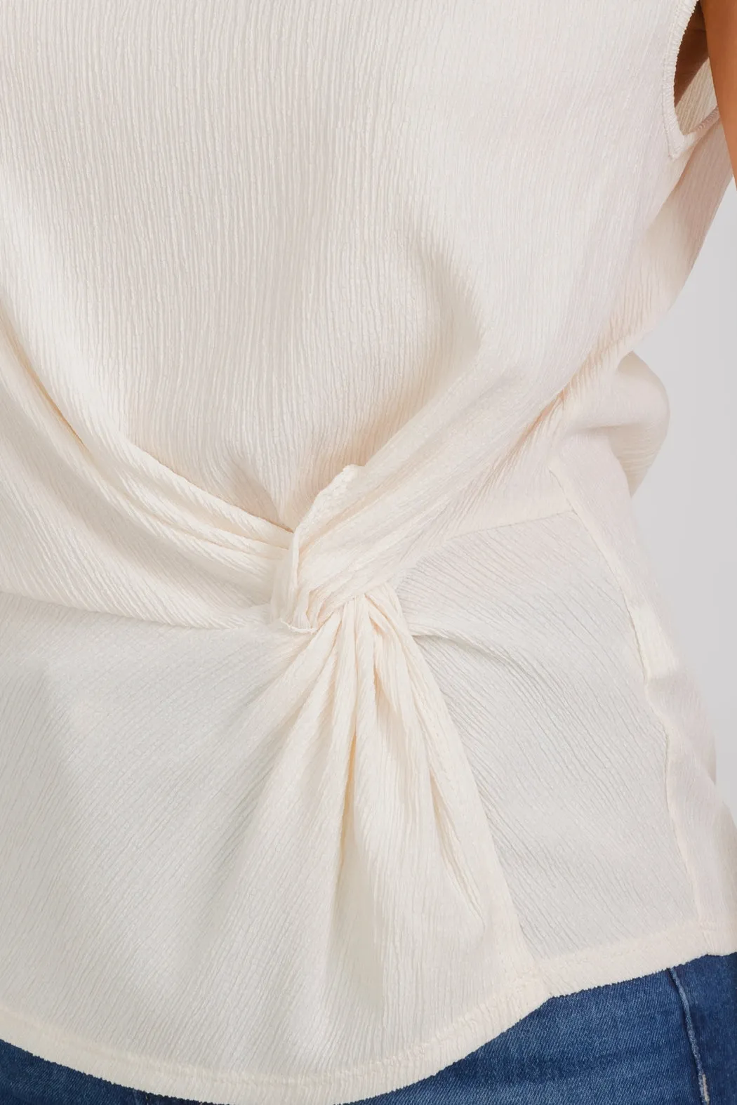 CREPE SCOOP NECK KNOT FRONT