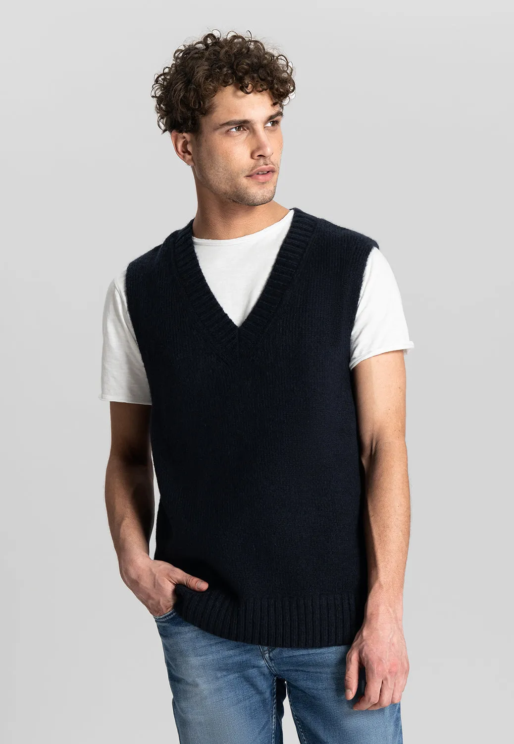 DSTREZZED HUGIN SLEEVELESS VEST 420052