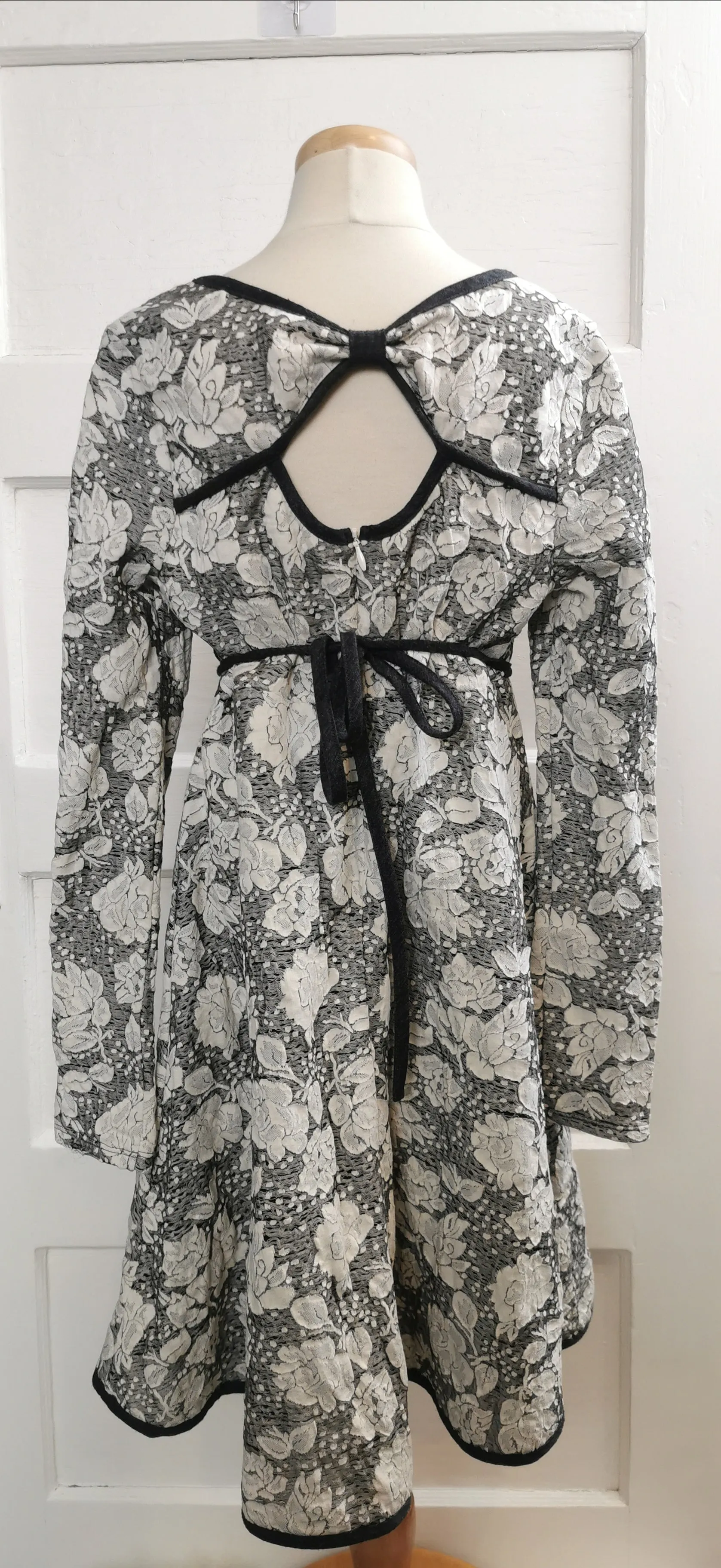 GIRL SIZE 14 YEARS - IRIS & IVY, Warm Floral Dress EUC B37