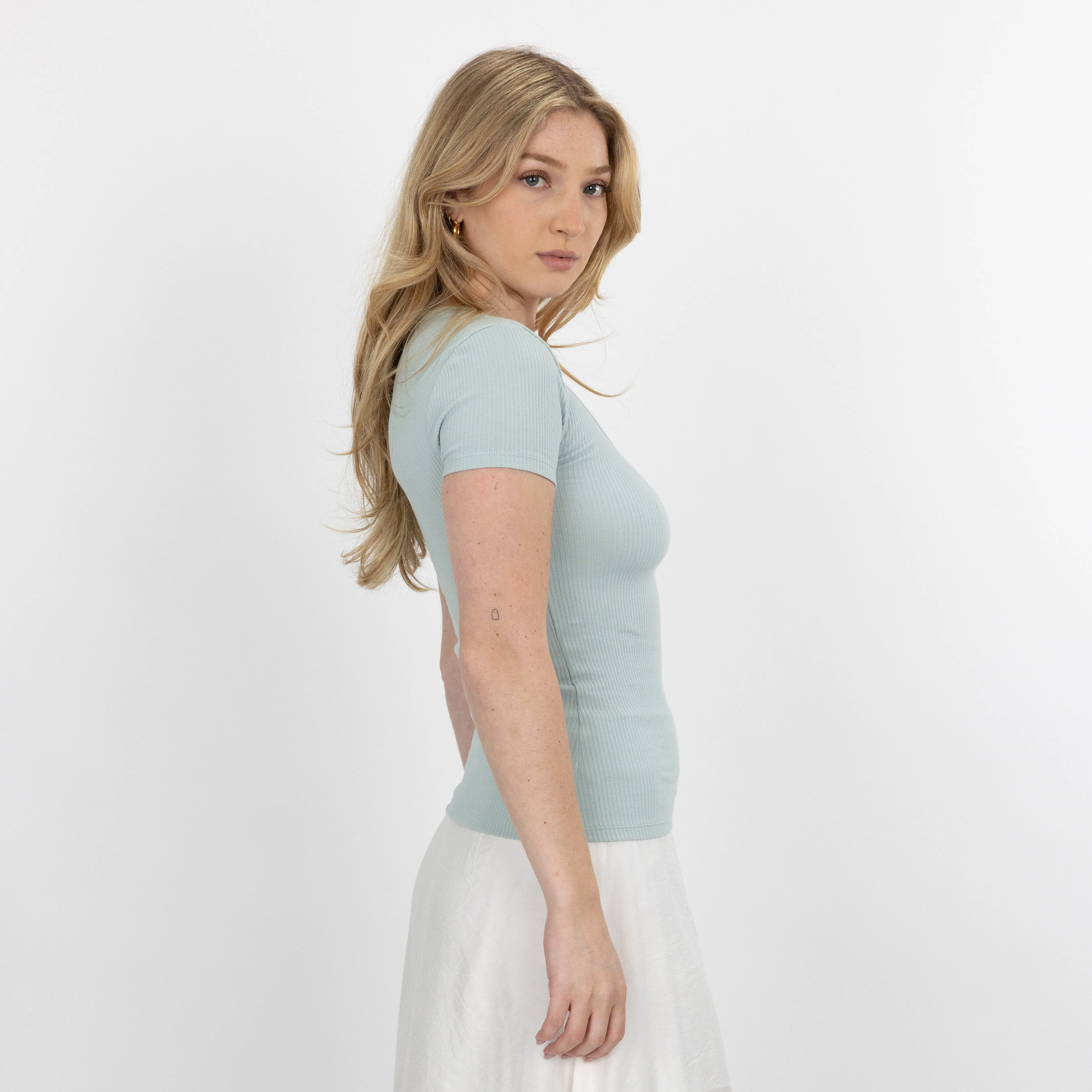 "Chunky" Cotton / Spandex Short Sleeve Scoop Neck Top - Sky Gray