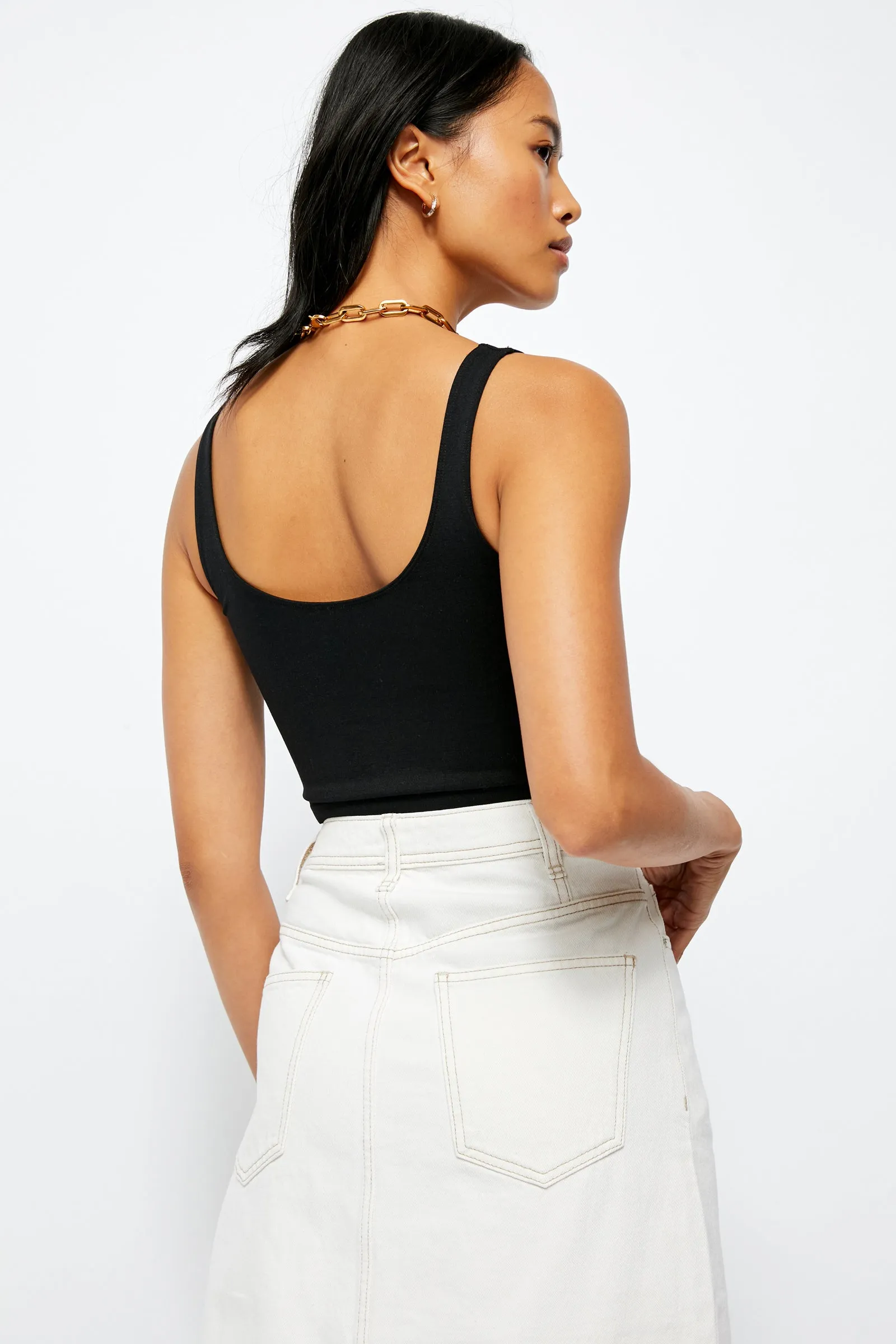 Scoop Neck Crop